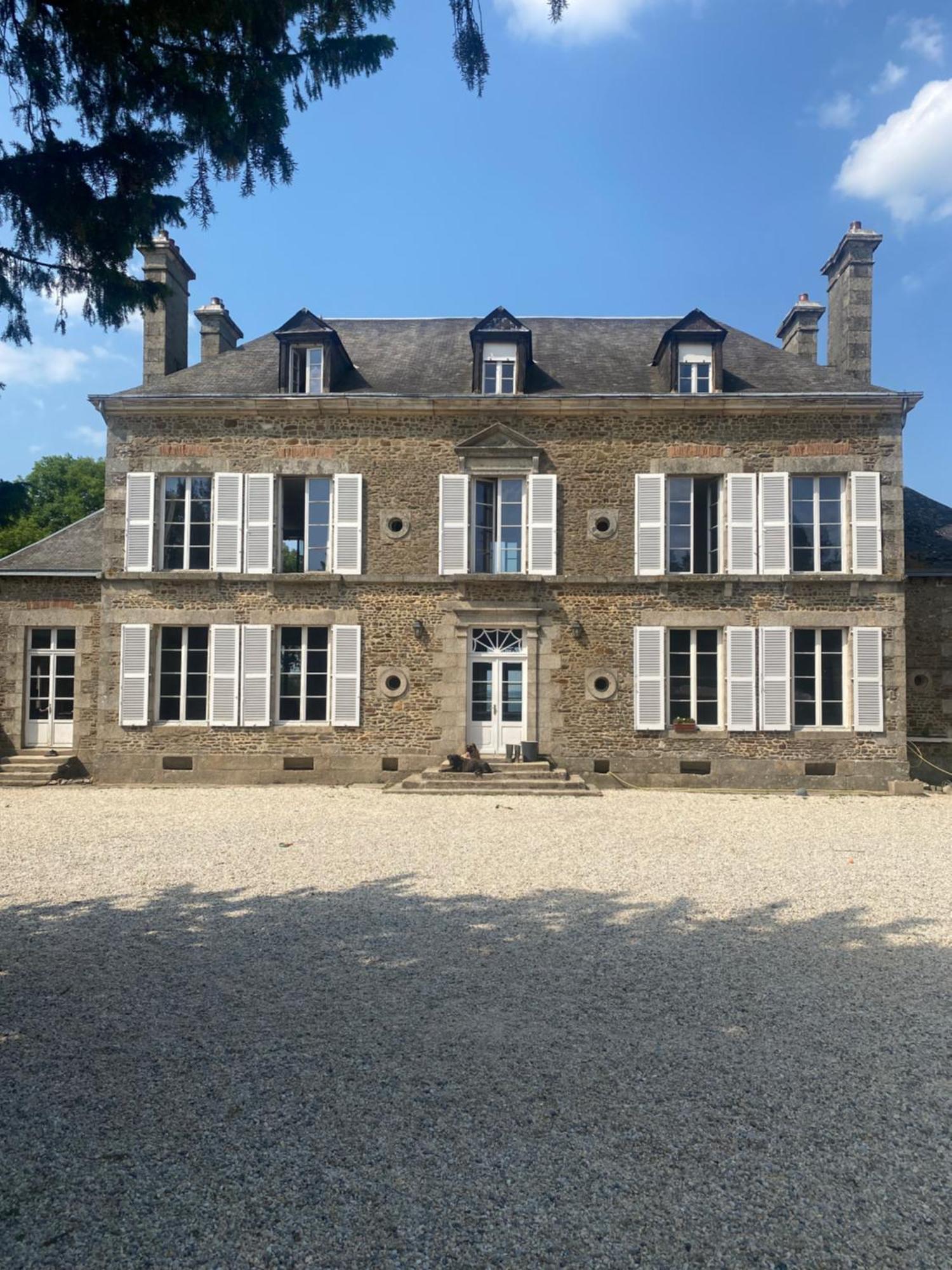 Chateau De La Robiniere Leilighet Saint-Cyr-en-Pail Eksteriør bilde